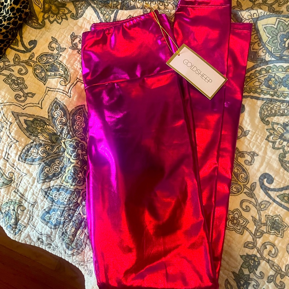 Gold sheep chrome neon pink leggings M